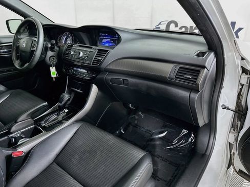 Used 2017 Honda Accord Sport image 30