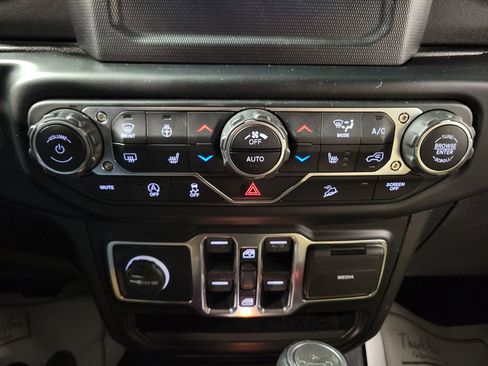 Used 2019 Jeep Wrangler Unlimited Sahara w/ LED Lighting Group image 17