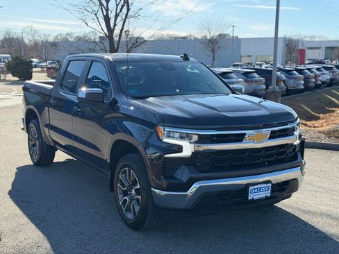 Used 2023 Chevrolet Silverado 1500 LT image 3