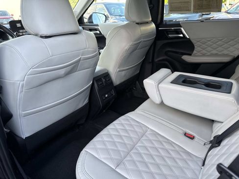 Used 2024 Mitsubishi Outlander SEL image 12