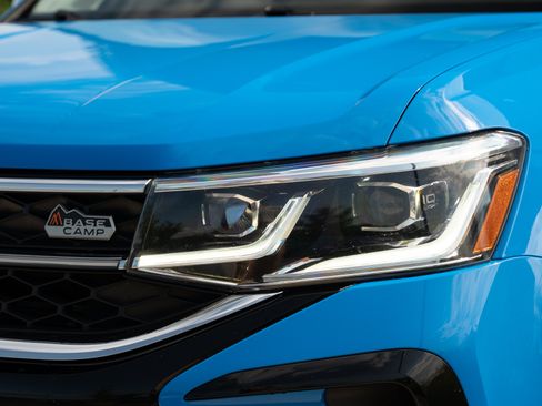 Used 2022 Volkswagen Taos SEL w/ Panoramic Sunroof Package AWD/4WD image 30