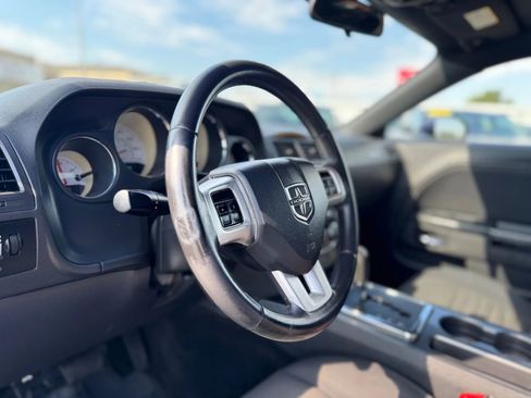 Used 2014 Dodge Challenger SXT image 14