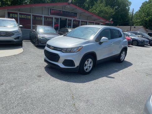 Used 2020 Chevrolet Trax LS w/ Tint and Cruise Package FWD image 3