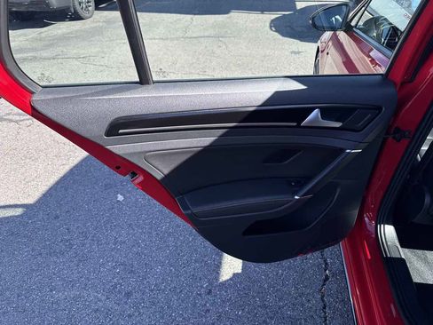 Used 2019 Volkswagen Golf 4-Door image 12
