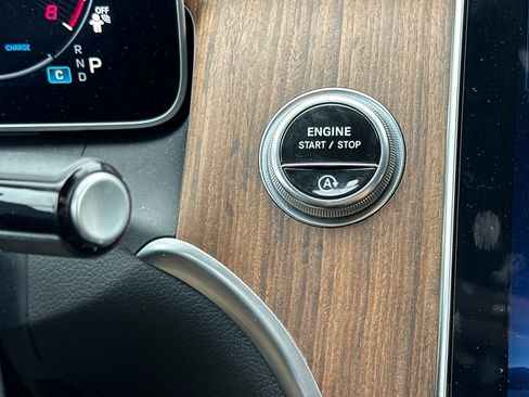 Used 2024 Mercedes-Benz GLC 300 w/ Winter Package image 22