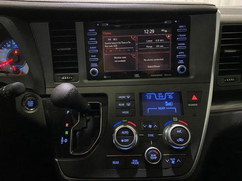 Certified 2019 Toyota Sienna SE Premium FWD image 21
