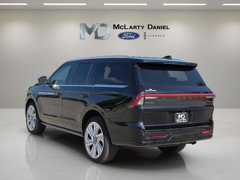 Certified 2025 Lincoln Navigator Reserve AWD/4WD image 4