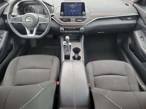 Used 2025 Nissan Altima 2.5 SV FWD image 17