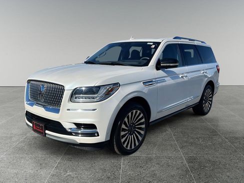 Used 2019 Lincoln Navigator Reserve image 3
