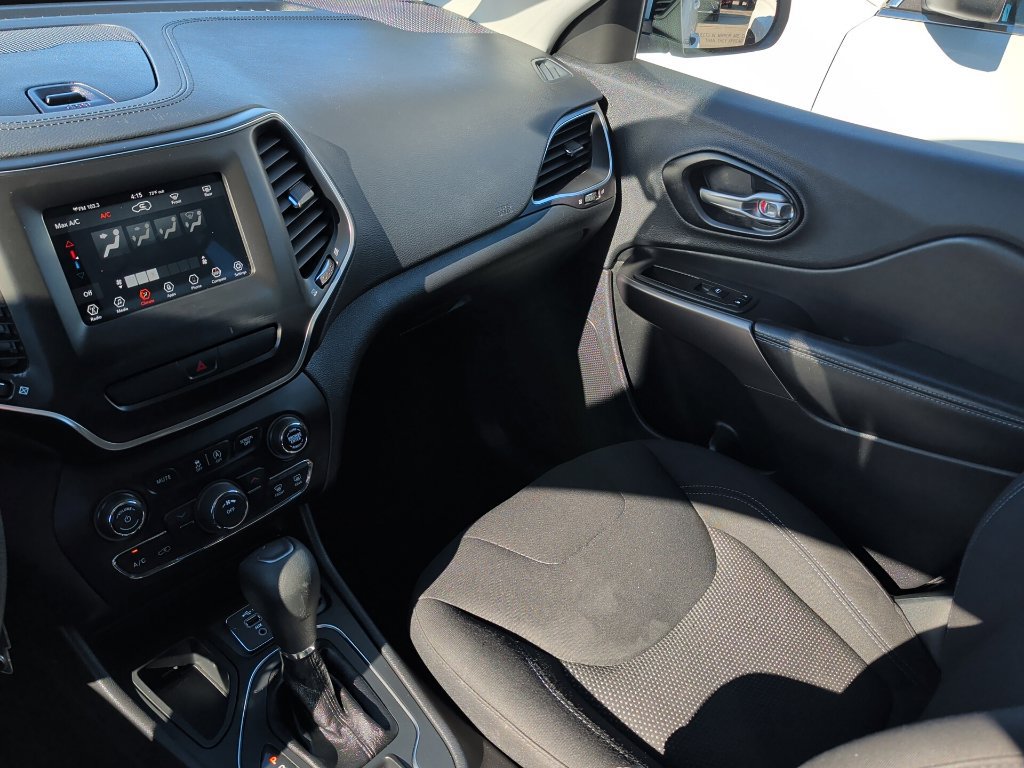 Used 2020 Jeep Cherokee Latitude FWD image 17