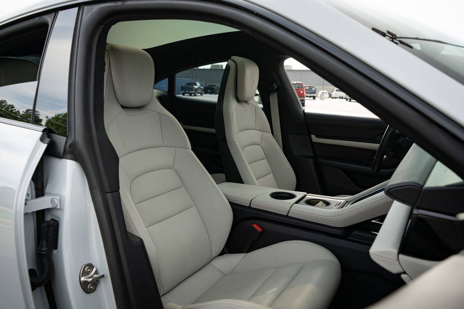 Used 2023 Porsche Taycan RWD image 40