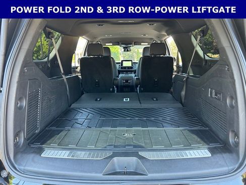 Used 2024 Chevrolet Suburban RST w/ Luxury Package RWD image 17