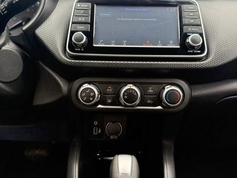 Used 2021 Nissan Kicks S image 19