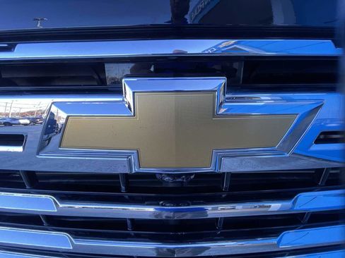 Used 2024 Chevrolet Silverado 2500 LTZ w/ LTZ Premium Package image 31