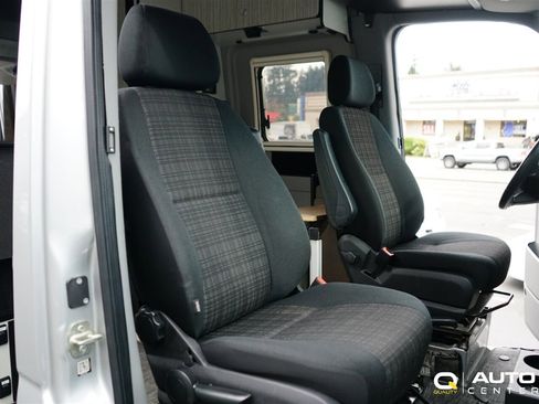Used 2018 Mercedes-Benz Sprinter 2500 image 32