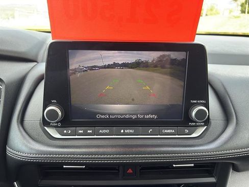 Used 2024 Nissan Rogue SV image 23