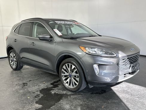 Used 2021 Ford Escape Titanium image 2