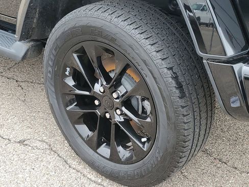 Used 2021 Jeep Wrangler Unlimited Sahara image 35