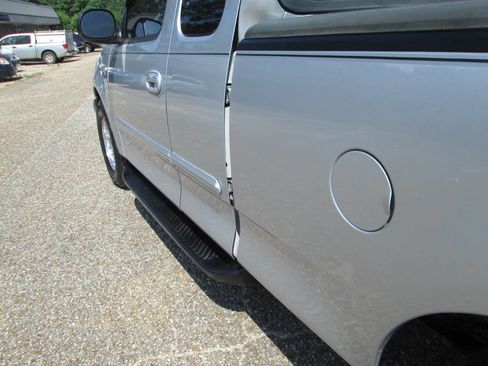 Used 2002 Ford F150 XLT RWD image 9