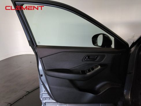 Used 2023 Nissan Rogue S image 27