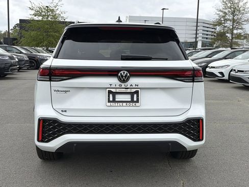 New 2026 Volkswagen Tiguan SE R-Line FWD image 4
