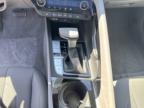 New 2025 Hyundai Elantra SEL FWD image 31