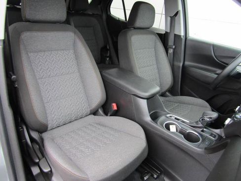 Used 2023 Chevrolet Equinox LT w/ Driver Convenience Package image 8