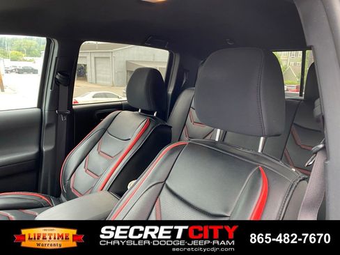 Used 2022 Toyota Tacoma TRD Off-Road w/ Technology Package AWD/4WD image 11
