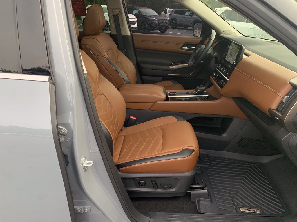 Certified 2024 Nissan Pathfinder Platinum AWD/4WD image 31