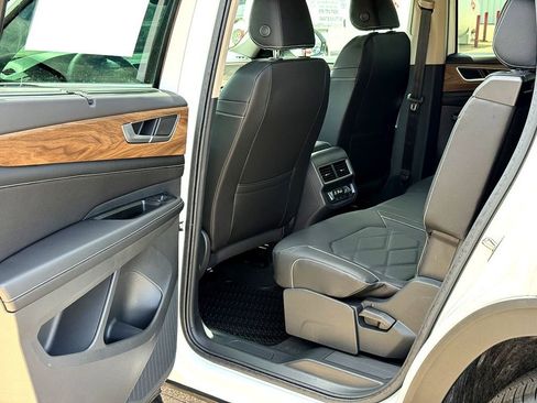 New 2026 Volkswagen Atlas SE FWD image 17
