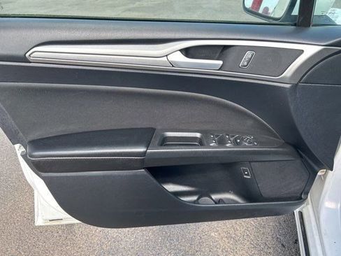 Used 2020 Ford Fusion SE image 12