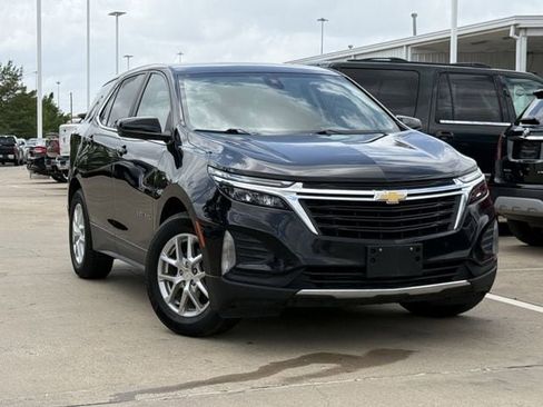 Used 2023 Chevrolet Equinox LT w/ Driver Convenience Package FWD image 2