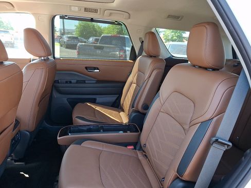 Certified 2023 Nissan Pathfinder Platinum AWD/4WD image 11