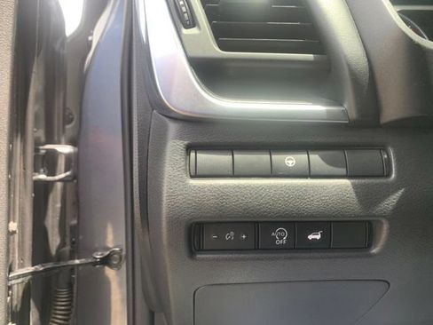 Used 2025 Nissan Rogue SV AWD/4WD image 13