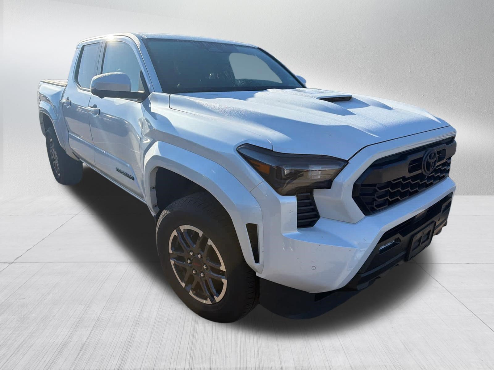 Used 2024 Toyota Tacoma TRD Sport w/ TRD Sport Premium Package AWD/4WD image 4