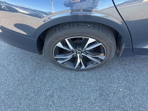 Used 2024 Volvo S60 B5 Core image 10