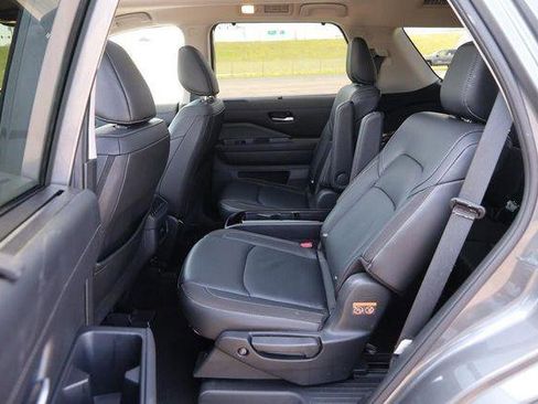 Used 2025 Nissan Pathfinder SL w/ SL Premium Package image 11