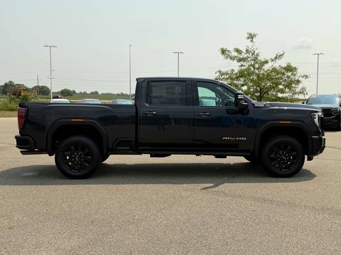 Used 2024 GMC Sierra 2500 AT4 w/ AT4 Premium Plus Package AWD/4WD image 5
