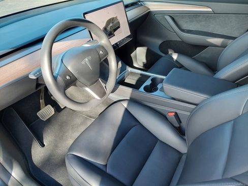 Used 2025 Tesla Model Y Long Range image 9