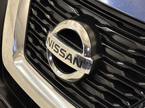 Used 2017 Nissan Rogue SV image 6