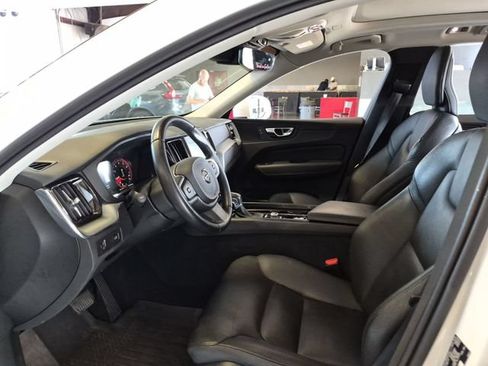 Used 2020 Volvo XC60 T6 Momentum AWD/4WD image 5