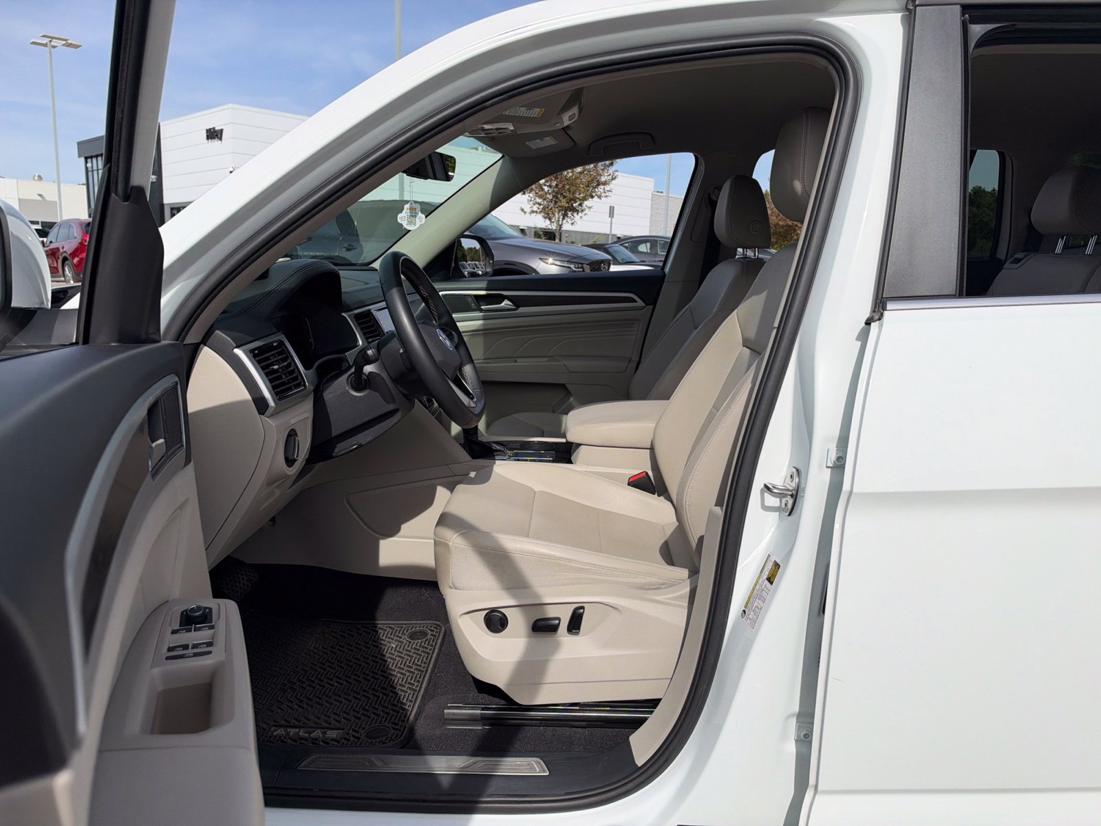 Used 2023 Volkswagen Atlas SE w/ Black Wheel Package FWD image 24