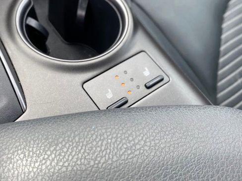 Used 2023 Toyota Camry SE image 11