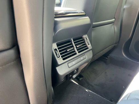 Used 2025 Land Rover Range Rover Evoque Dynamic SE image 17