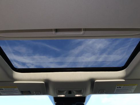 Used 2023 Ford Maverick Lariat w/ Lariat Luxury Package image 12