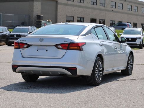 Used 2024 Nissan Altima 2.5 SV FWD image 9