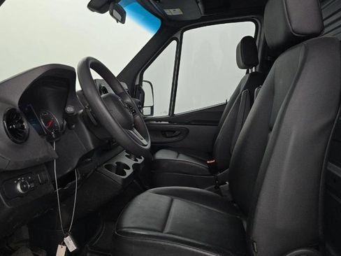 Used 2023 Mercedes-Benz Sprinter 2500 image 14
