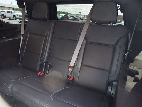 Used 2021 GMC Yukon Denali w/ Denali Premium Package image 12