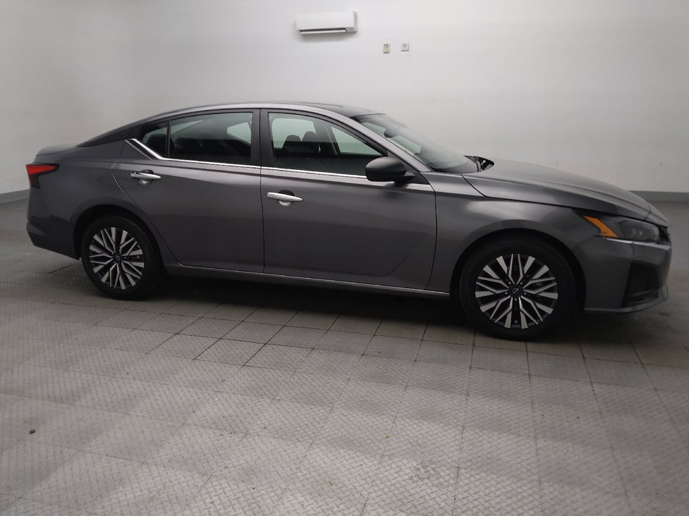 Used 2025 Nissan Altima 2.5 SV AWD/4WD image 11