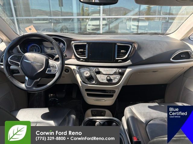 Used 2017 Chrysler Pacifica Touring-L FWD image 14